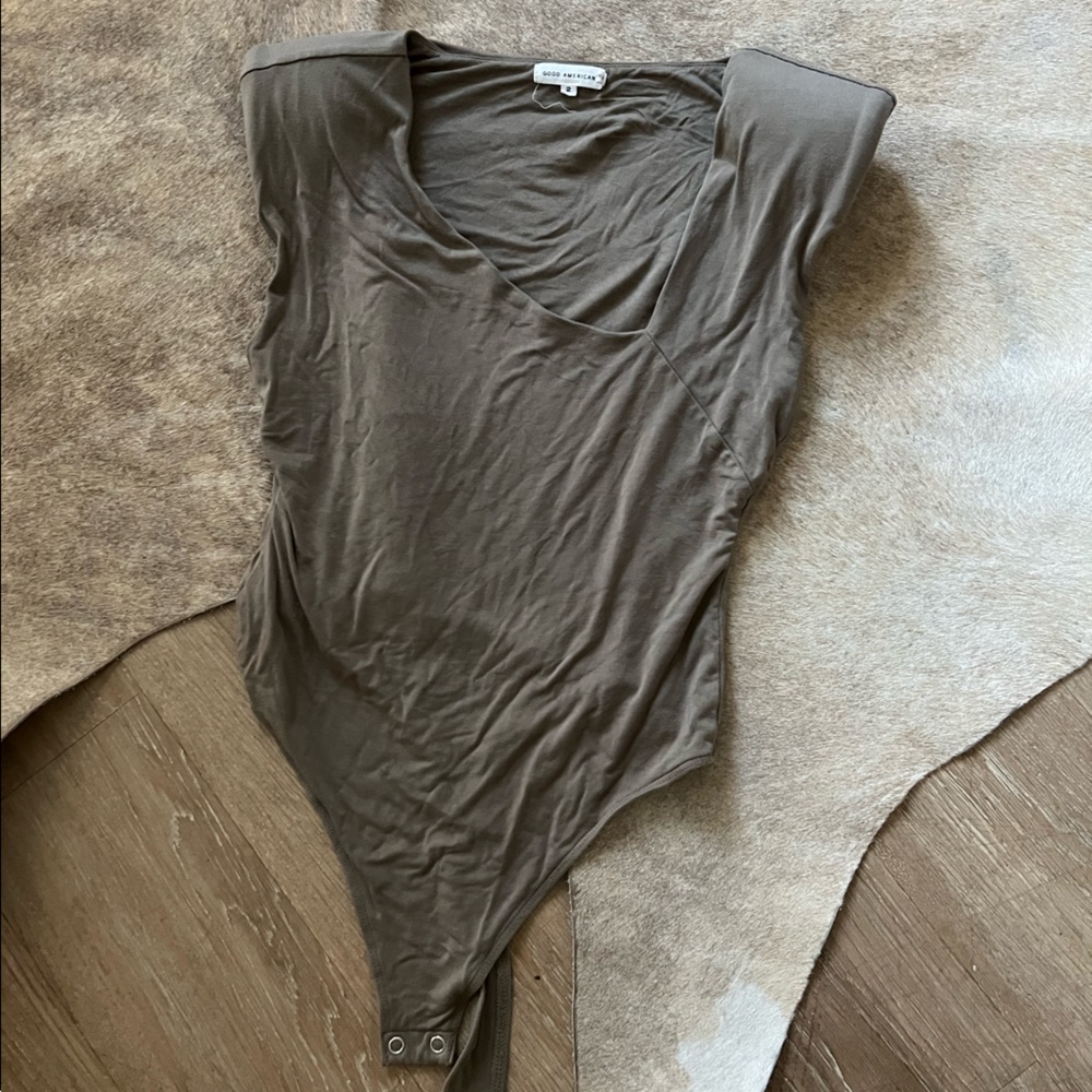 Good American Asymmetrical bodysuit w should pads size 2/M